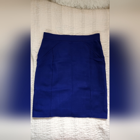 𝒩𝒶𝓋𝓎 & ℬℯ𝓇𝓇𝓎, ℰ𝓁ℯℊ𝒶𝓃𝓉 ℒℴℴ𝓀𝒾𝓃ℊ, 𝒮𝓀𝒾𝓇𝓉 - Picture 3 of 4